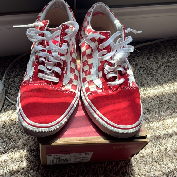Vans and first pair are red and white and the other is black and green and brown - Picture 4 of 6